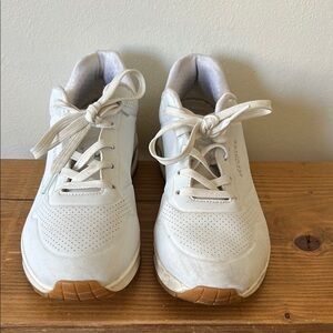 Sketchers White Casual Sneakers